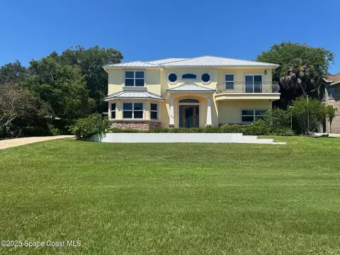 1613 N Indian River Dr, Cocoa, FL 32922