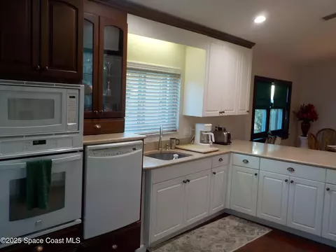 Kitchen - 7174 Egbert St, Melbourne, FL 32940 photo 2 of 2