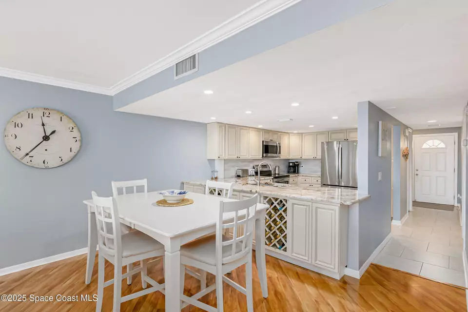 Dining - 190 Escambia Ln #402, Cocoa Beach, FL 32931 photo 1 of 2