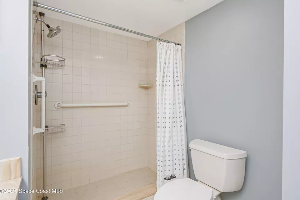 Bath - 190 Escambia Ln #402, Cocoa Beach, FL 32931 photo 2 of 5