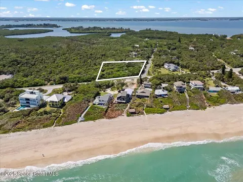 101 Seagrape Rd, Melbourne Beach, FL 32951