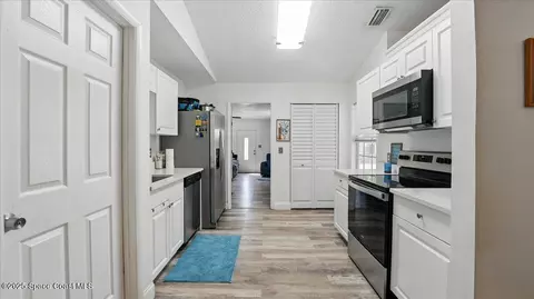Entry Way - 6615 Dock Ave, Cocoa, FL 32927 photo 3 of 5