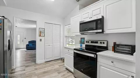 Entry Way - 6615 Dock Ave, Cocoa, FL 32927 photo 2 of 5