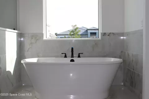 Bath - 2203 Edestus Dr, Melbourne, FL 32940 photo 2 of 7