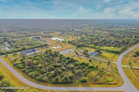 335 Pinto Ln, Palm Bay, FL 32909