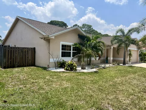 845 Hunters Creek Dr, Melbourne, FL 32904