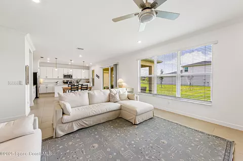 743 Veridian Cir NW, Palm Bay, FL 32907