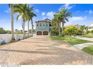 541 Treviso Dr, Apollo Beach, FL 33572