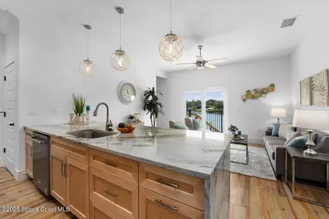 Kitchen - 913 Paddleboard Ct, Melbourne, FL 32935 photo 1 of 8