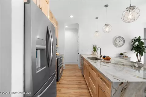Kitchen - 913 Paddleboard Ct, Melbourne, FL 32935 photo 5 of 8