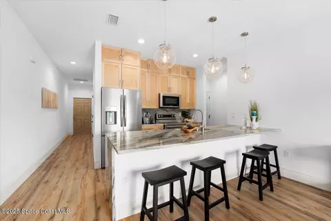 Kitchen - 913 Paddleboard Ct, Melbourne, FL 32935 photo 4 of 8