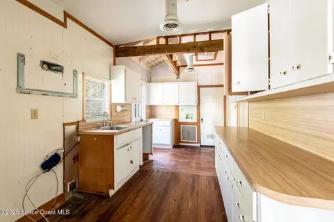 Kitchen - 2101 Vernon Pl, Melbourne, FL 32901 photo 2 of 2