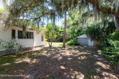 Exterior - 2101 Vernon Pl, Melbourne, FL 32901 photo 3 of 5