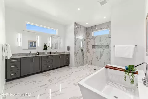 Bath - 1949 Rockledge Dr, Rockledge, FL 32955 photo 1 of 5