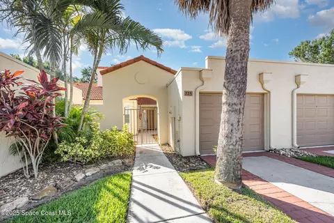 725 Pine Island Dr, Melbourne, FL 32940