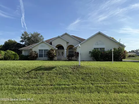 711 Hunan St NE, Palm Bay, FL 32907