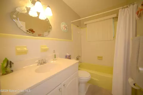 Bath - 171 Wakulla Ln #E, Cocoa Beach, FL 32931 photo 2 of 2