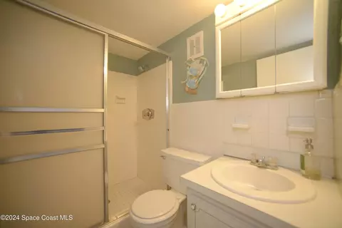 Bath - 171 Wakulla Ln #E, Cocoa Beach, FL 32931 photo 1 of 2
