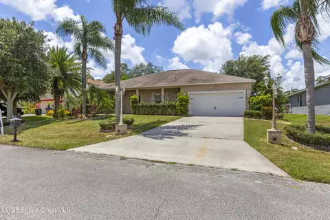 1870 Parrsboro St NW, Palm Bay, FL 32907