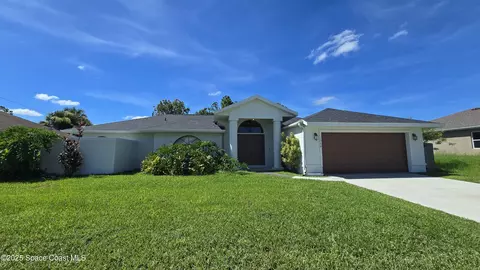 1566 Heartwellville St NW, Palm Bay, FL 32907