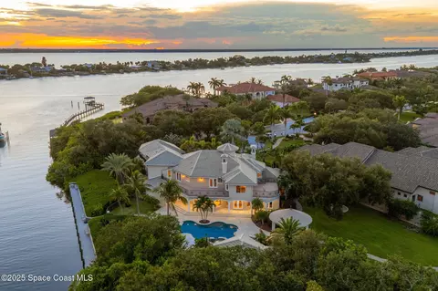154 Lansing Island Dr, Indian Harbour Beach, FL 32937