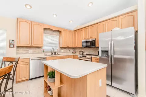 Kitchen - 6939 Mcgrady Dr, Melbourne, FL 32940 photo 2 of 2