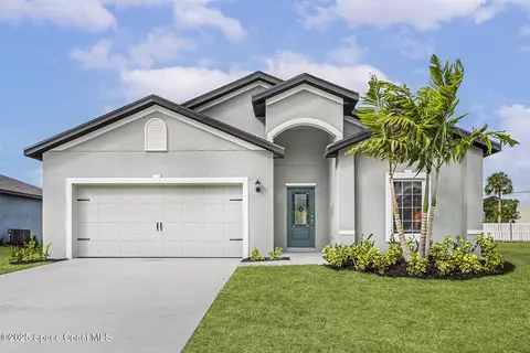 472 Oldenberg St SW, Palm Bay, FL 32908