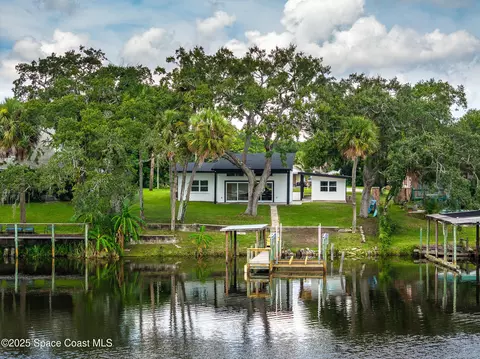 877 Sunset Dr, Melbourne, FL 32935 photo 1
