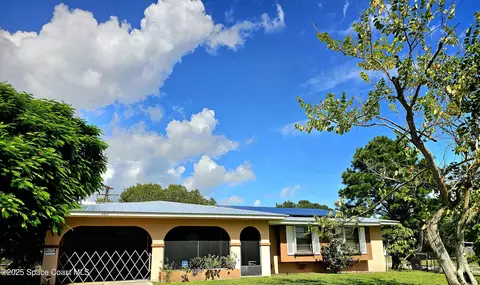 898 Hampton Dr NE, Palm Bay, FL 32905