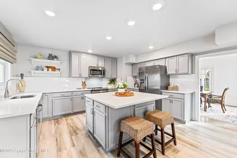 Kitchen - 121 Circle Dr, Cocoa, FL 32922 photo 8 of 9