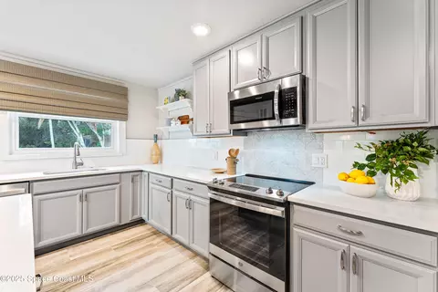 Kitchen - 121 Circle Dr, Cocoa, FL 32922 photo 2 of 9