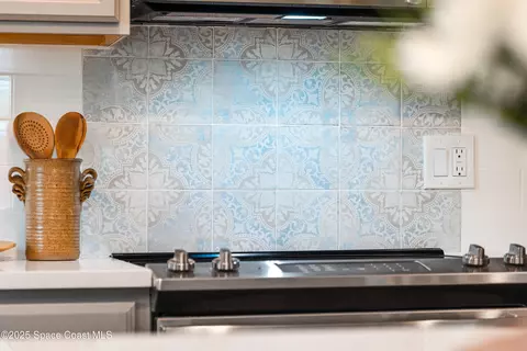 Kitchen - 121 Circle Dr, Cocoa, FL 32922 photo 6 of 9