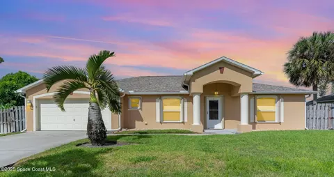 812 Gera Ave NW, Palm Bay, FL 32907