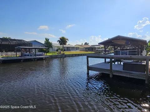 1525 W Riviera Dr, Merritt Island, FL 32952