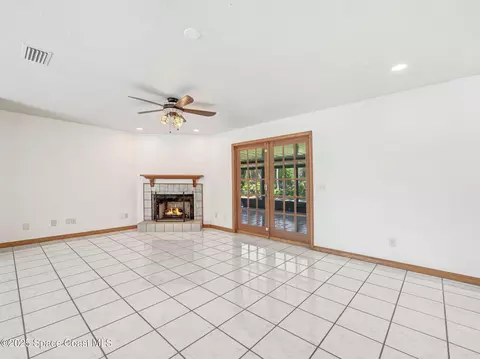 Living - 6570 Whispering Pines Ln, Grant, FL 32949 photo 5 of 10