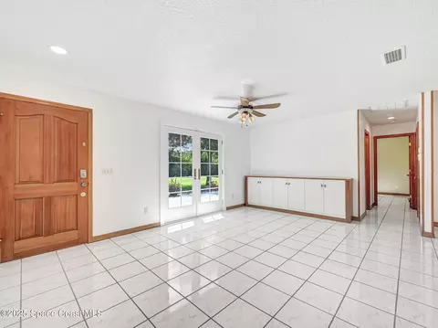 Living - 6570 Whispering Pines Ln, Grant, FL 32949 photo 6 of 10