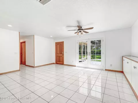 Living - 6570 Whispering Pines Ln, Grant, FL 32949 photo 3 of 10