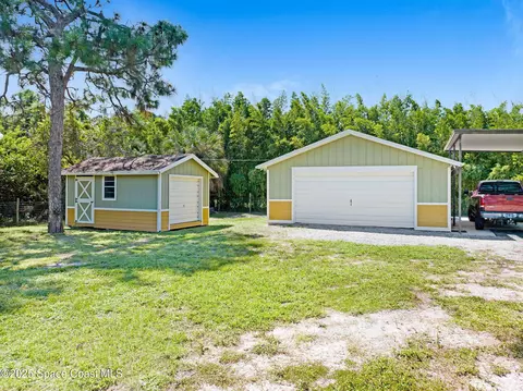 Exterior - 6570 Whispering Pines Ln, Grant, FL 32949 photo 1 of 7