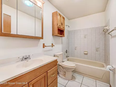 Bath - 6570 Whispering Pines Ln, Grant, FL 32949 photo 2 of 2