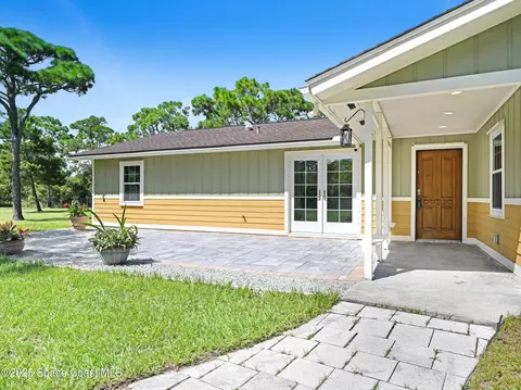 Exterior - 6570 Whispering Pines Ln, Grant, FL 32949 photo 4 of 7