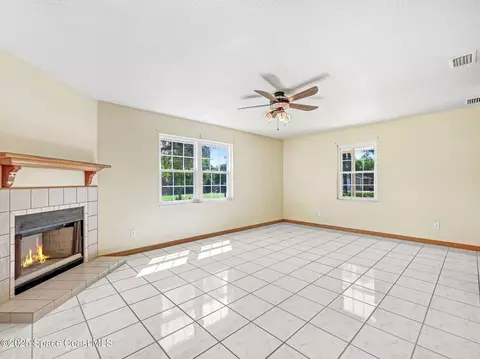 Living - 6570 Whispering Pines Ln, Grant, FL 32949 photo 10 of 10