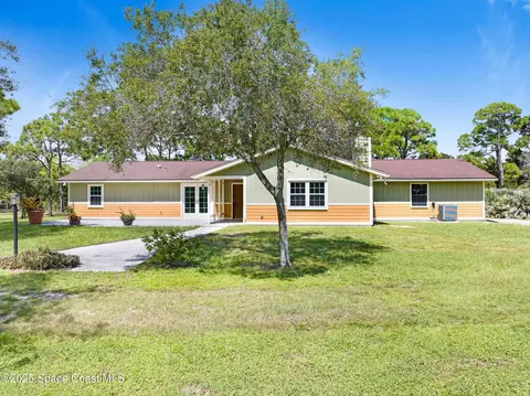 6570 Whispering Pines Ln, Grant, FL 32949