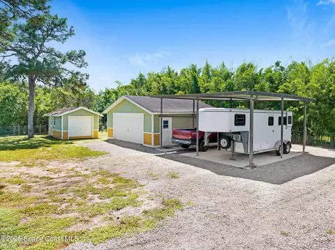 Exterior - 6570 Whispering Pines Ln, Grant, FL 32949 photo 2 of 7