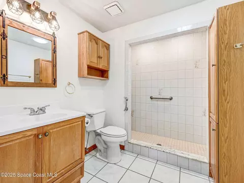 Bath - 6570 Whispering Pines Ln, Grant, FL 32949 photo 1 of 2