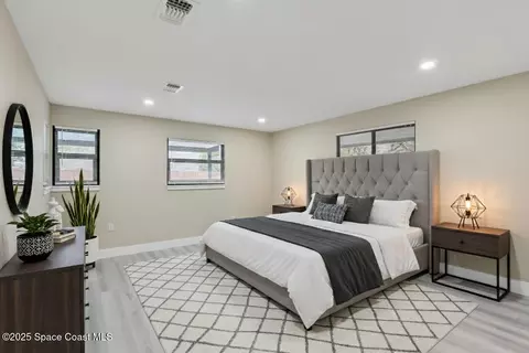 Bedroom - 1940 Dawn Dr, Melbourne, FL 32935 photo 1 of 3
