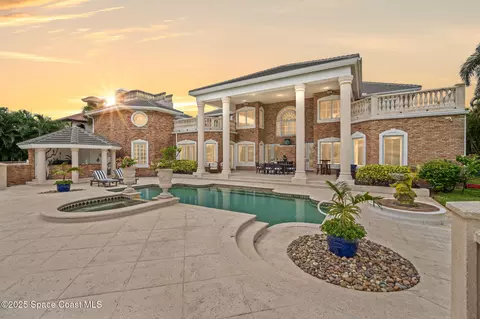 142 Lansing Island Dr, Indian Harbour Beach, FL 32937