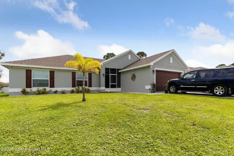 926 Sable Cir SE, Palm Bay, FL 32909