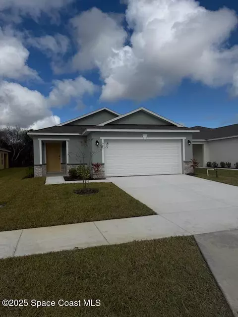 561 SW Richmond Cir, Palm Bay, FL 32908
