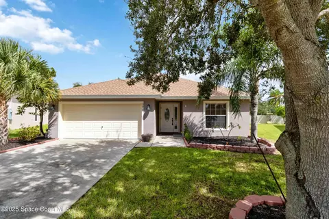 377 Wishing Well Cir SW, Palm Bay, FL 32908