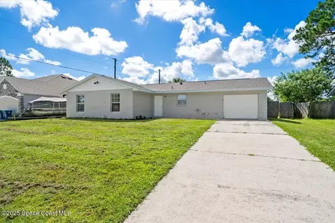 680 Bluefields St SE, Palm Bay, FL 32909